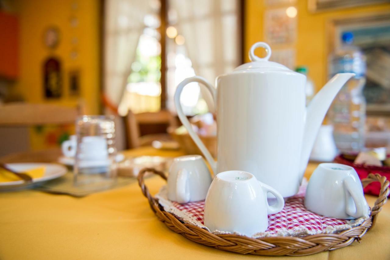 B&B La Rondine Tra Pisa E Lucca San Giuliano Terme Kültér fotó